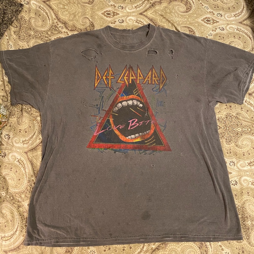 VINTAGE Def Leppard shirt